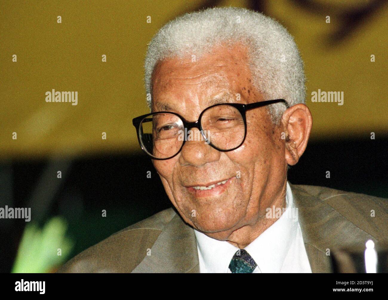 Walter Sisulu Le Mentor De Neslon Mandela Depuis Les Annees 1940 Et Le Moteur Silencieux De La Lutte Pour La Liberte En Afrique Du Sud Est Illustre Dans Cette Photo