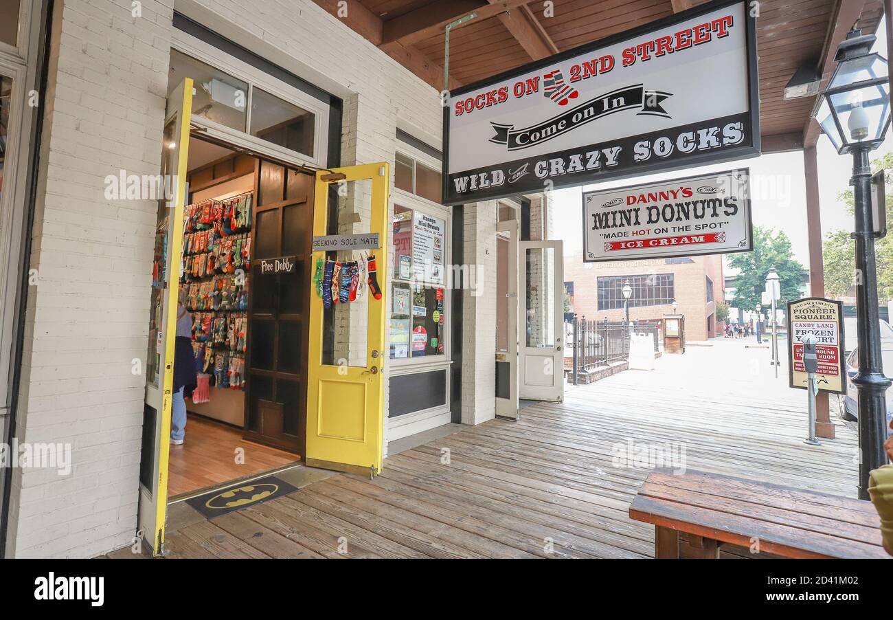 SACRAMENTO, CALIFORNIE, ÉTATS-UNIS - 27 juillet 2018 : SOCKS on 2nd Street est un magasin de détail dans le quartier historique préservé de l'État de Sacramento Banque D'Images