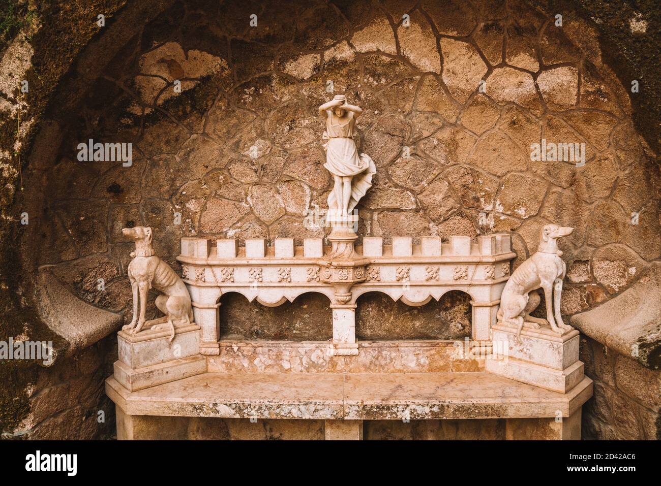 Vue sur les éléments architecturaux du palais de Regaleira situé à Sintra, Portugal Banque D'Images