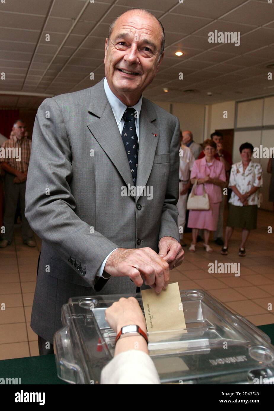 French President Jacques Chirac casts his ballot in the referendum for the  European constitution in Saran, southwestern France, May 29, 2005. The  French voted in a referendum on the European Union's new