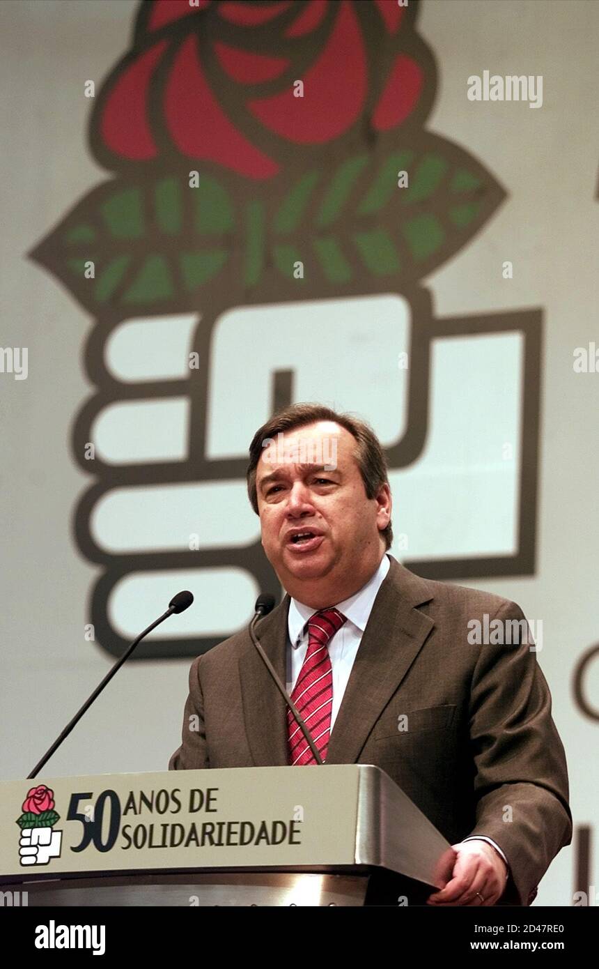 Le Premier ministre portugais Antonio Guterres prononce le discours d'ouverture de la réunion internationale socialiste du 29 juin 2001. Les dirigeants de l'organisation internationale socialiste ont commencé vendredi leur Conseil de 2001 à Lisbonne. JR Banque D'Images