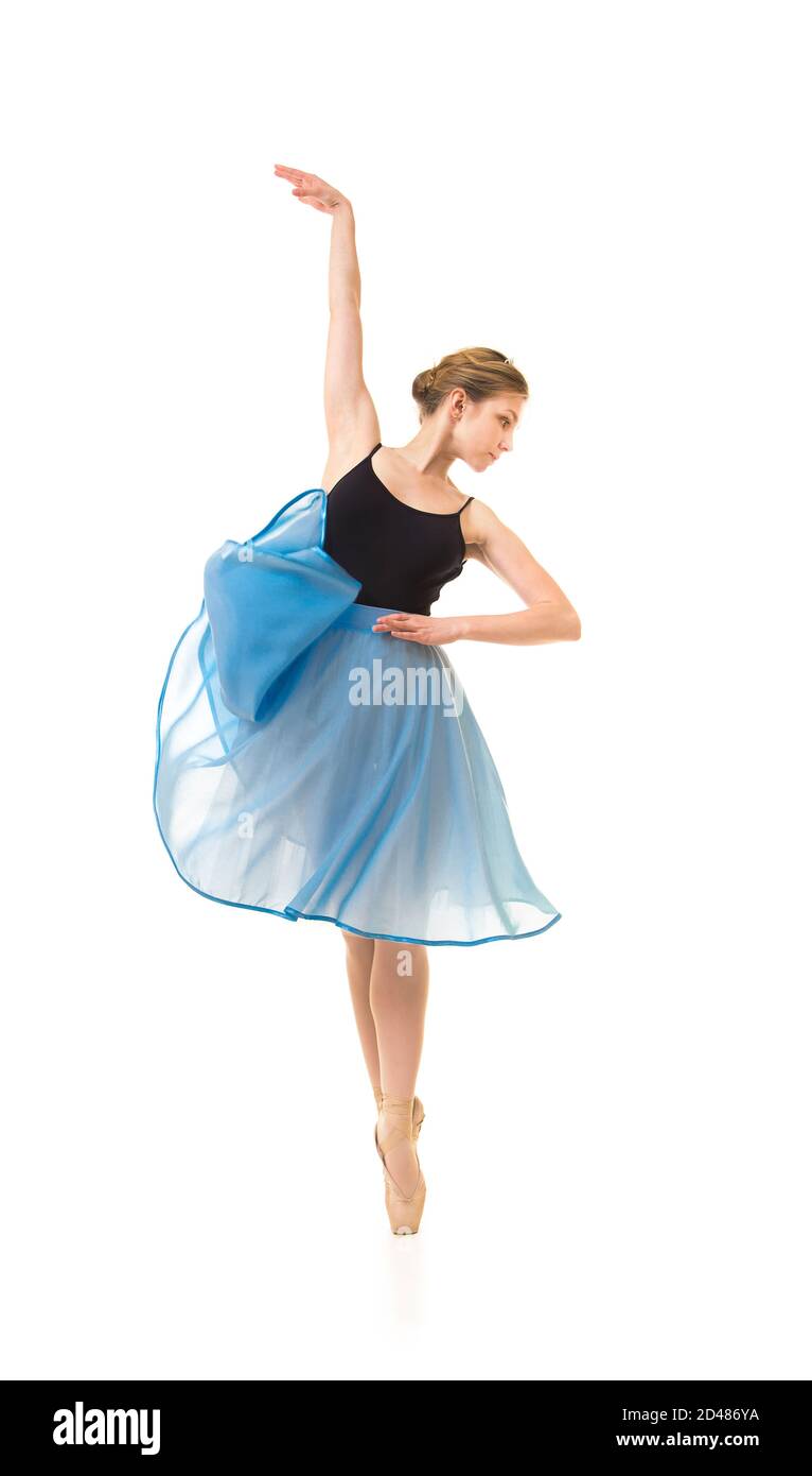 femme dans une jupe bleue et un ballet de danse de léopard noir. Studio tourné sur fond blanc , images isolées. Banque D'Images