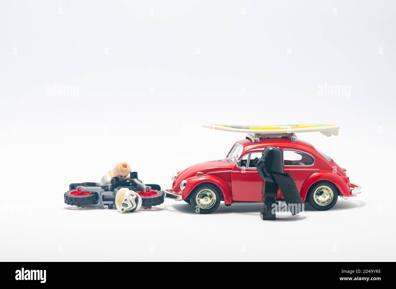 lego darth vader et storm trooper sur scène d'accident. Banque D'Images