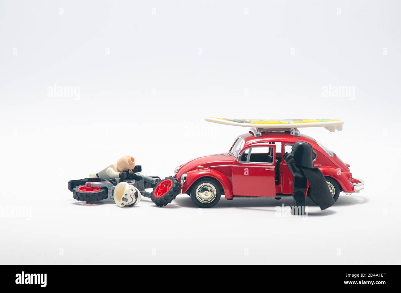 lego darth vader et storm trooper sur scène d'accident. Banque D'Images