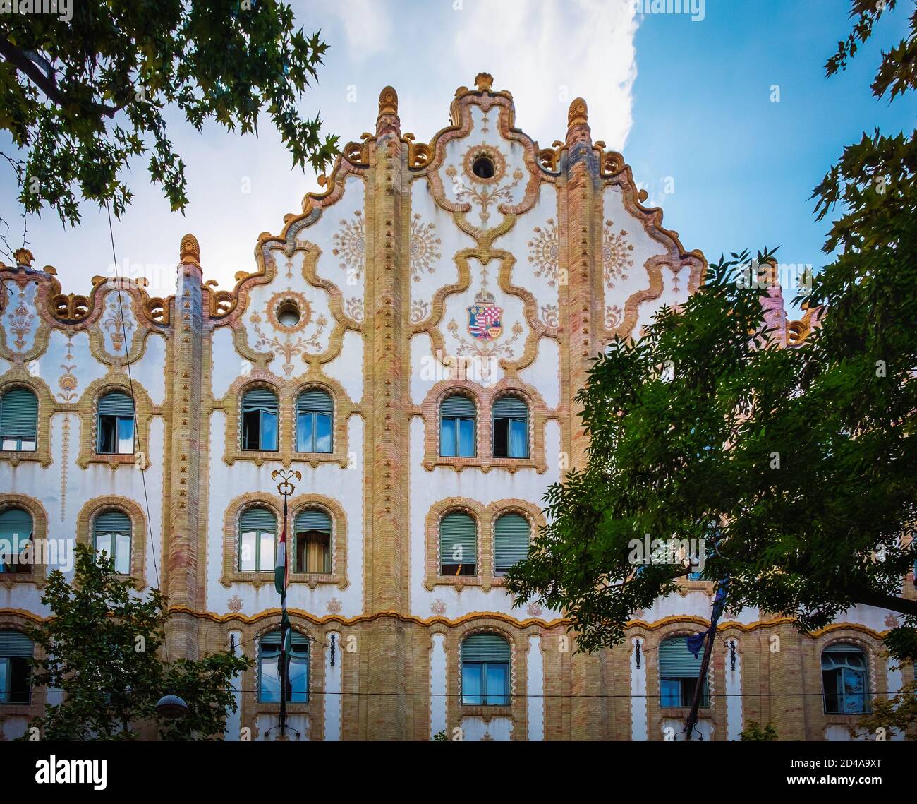 Budapest, Hongrie, août 2019, partie supérieure du bâtiment de la banque postale d'épargne Banque D'Images
