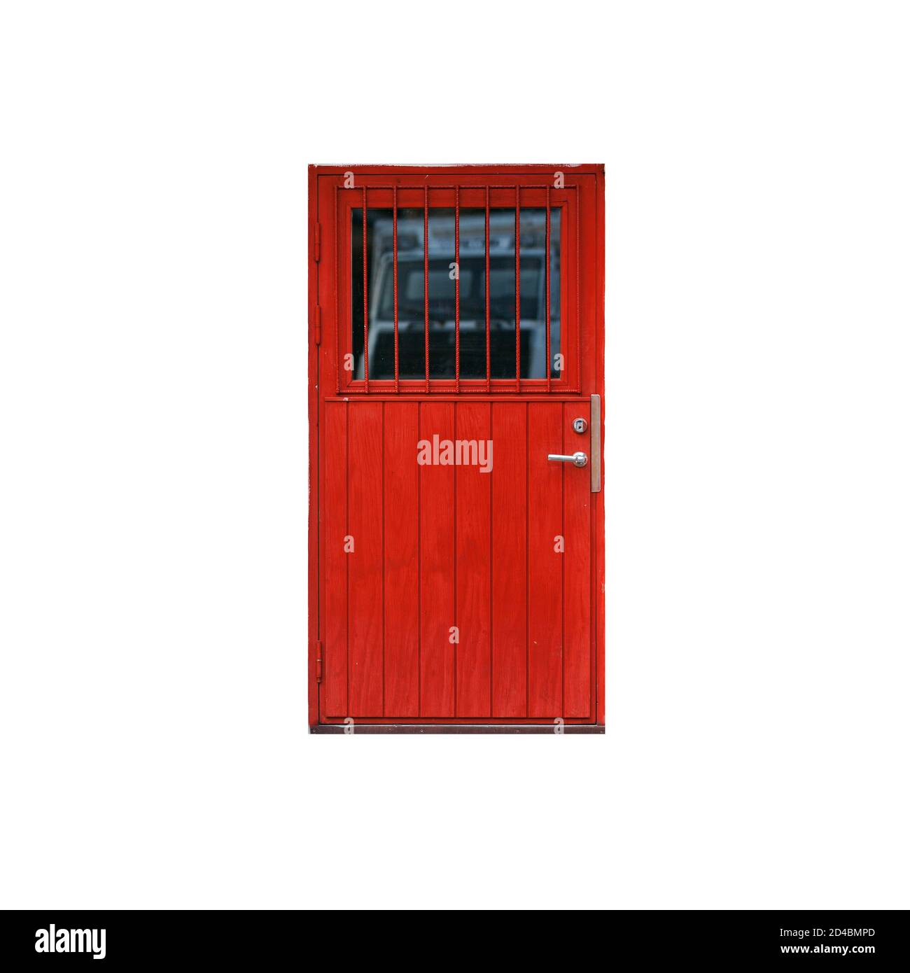 Porte en bois rouge avec fenêtre isolée sur fond blanc Banque D'Images