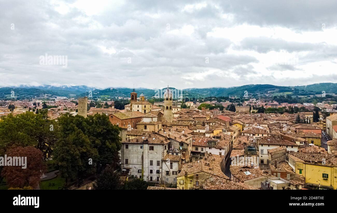 Città DI CASTELLO, ITALIE - 26 septembre 2020 : Ombrie 2020 : vue aérienne de Citta di Castello. Nous sommes en automne et les collines environnantes peuvent être vues. Septem Banque D'Images