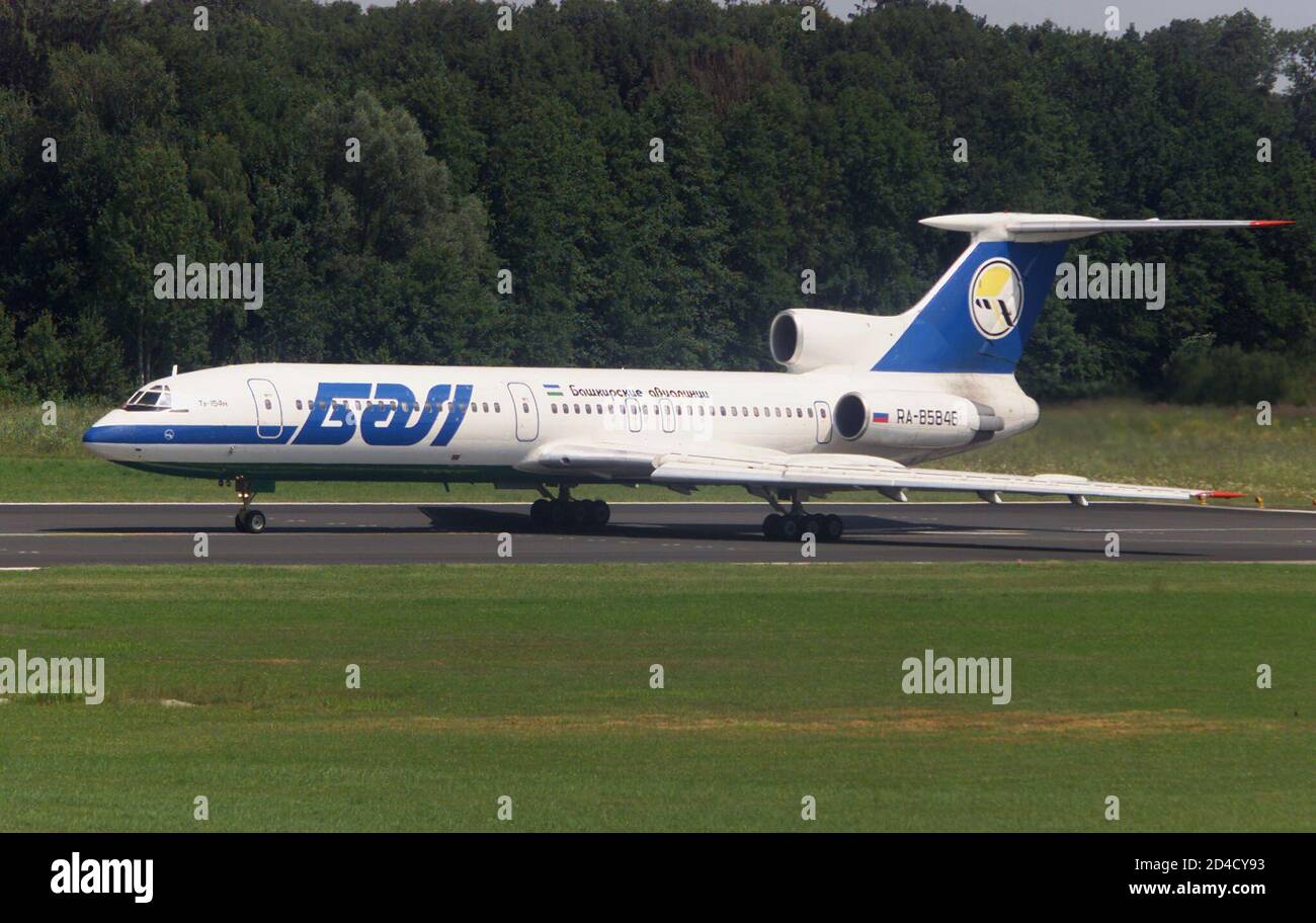 Un Avion Tupolev Tu 154 De La Bashkyrian Russian Airlines Accelere Sur Le Tarmac De L Aeroport De Friedrichshafen En Allemagne Un Avion De Passagers Tu 154 Tupolev Des Compagnies Aeriennes Russes De Bashkyrian