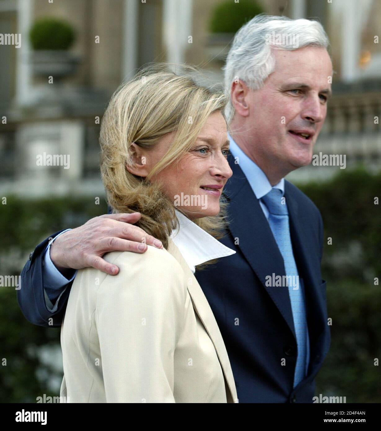 france s new foreign minister michel barnier r and his wife isabelle l arrives at the handover ceremony at the quai d orsay ministry in paris april 1 2004 photo stock alamy