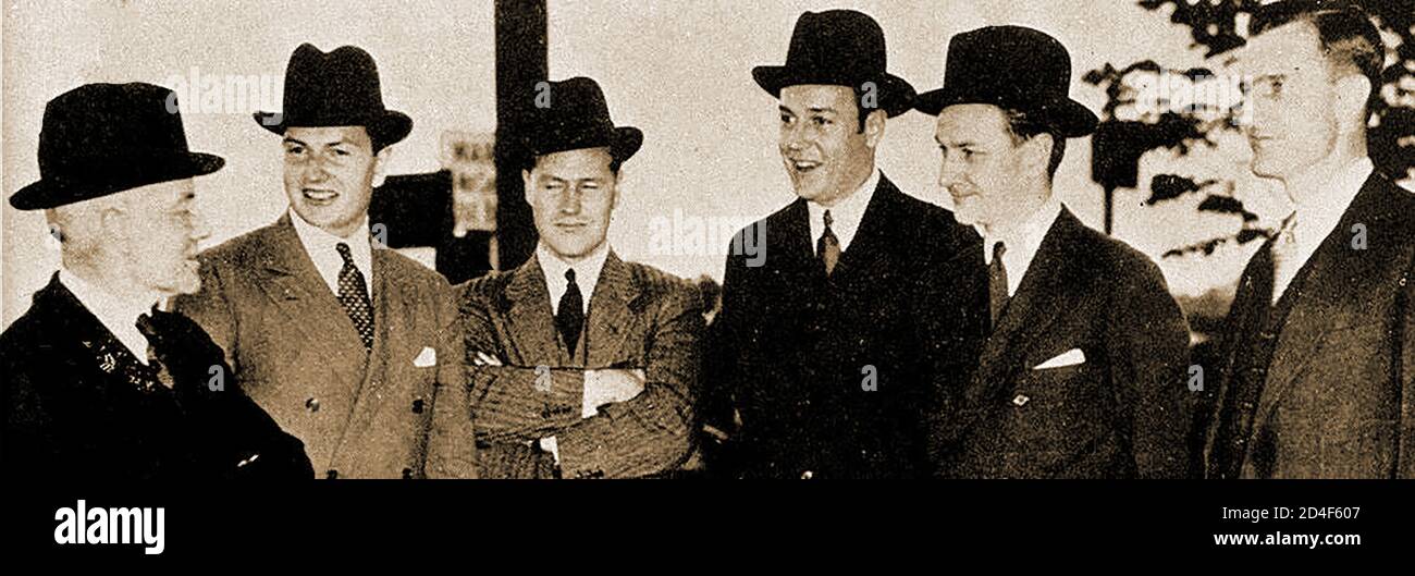 John Davison Rockefeller junior (1874-1960) financier et homme d'affaires et ses cinq fils (John III, Nelson, Laurance, Winthrop et David - pas dans cet ordre dans la photo). Il avait aussi une fille Abigail. Il était magnat des affaires et philanthrope américain et fils de son homonyme qui a fondé et était le plus grand actionnaire de la Standard Oil Company. Il a occupé des postes d'administrateur ou de sharesin un certain nombre de grandes entreprises dont la compagnie américaine d'acier de J. P. Morgan, Colorado Fuel and Iron, l'équitable Trust Company et l'empire médiatique Hearst. Il a été un teetotaler de toute une vie Banque D'Images