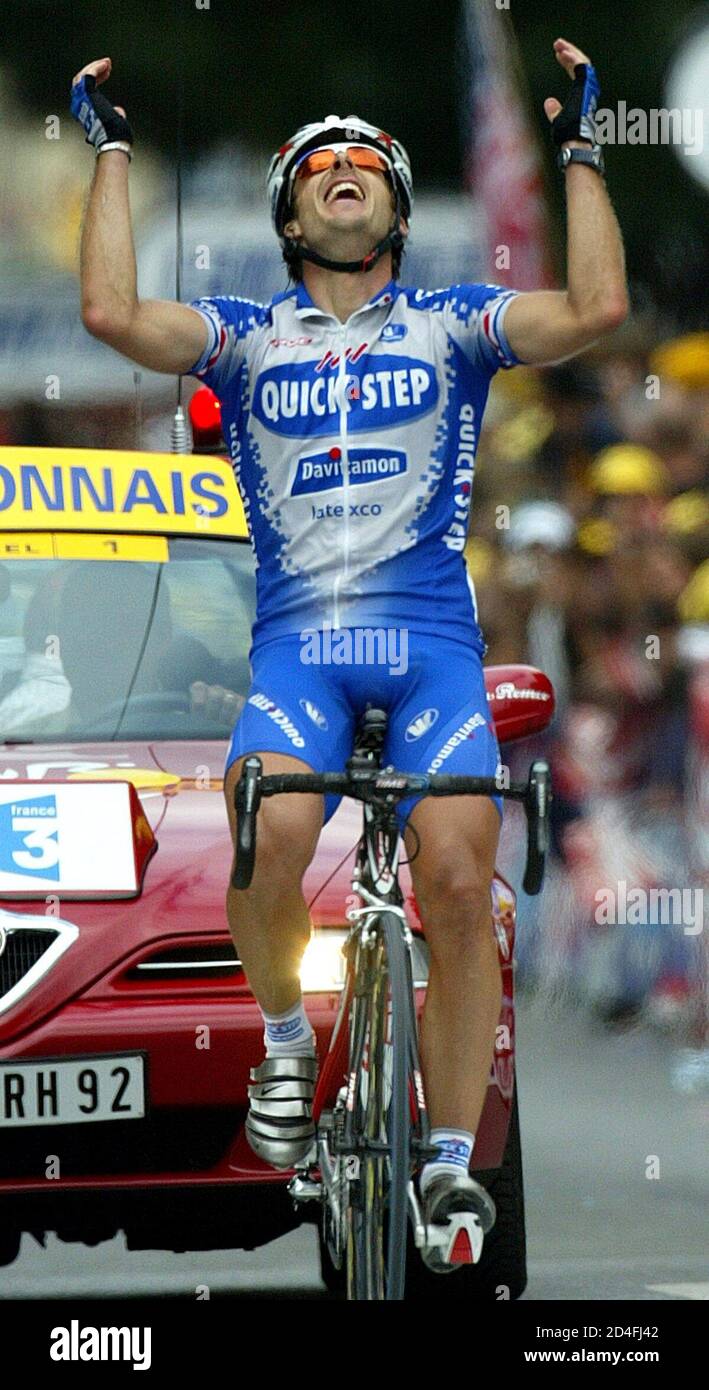 Le coureur de l'équipe Quick Step Servais Knaven de pays-Bas remporte la  dix-septième étape de 181km de la course cycliste Tour de France entre Dax  et Bordeaux le 24 juillet 2003. LANCE