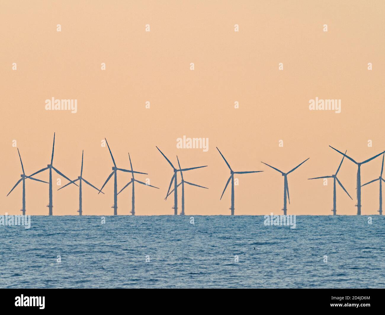 Éoliennes au large de la côte de Sheringham North Norfolk Banque D'Images