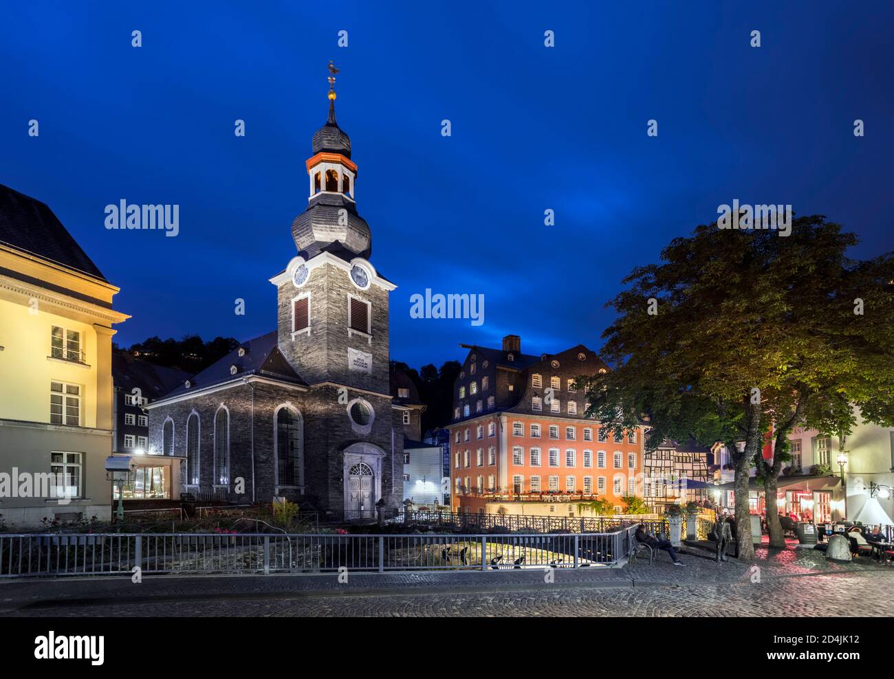 Vieille ville historique de Monschau, Maison Rouge et Eglise évangélique de la ville Banque D'Images