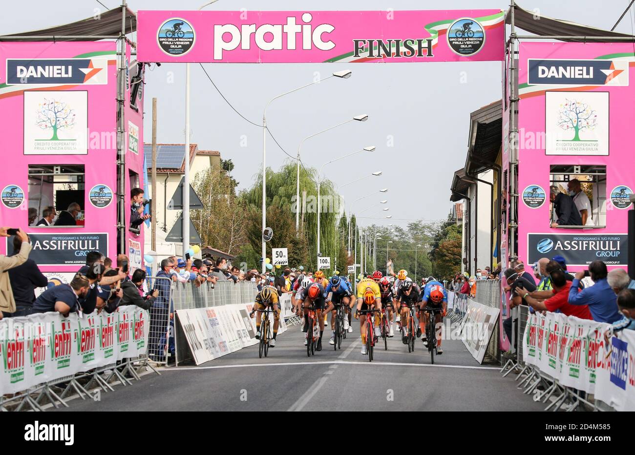 San Marco Di Mereto Di Tomba, Italie. 9 octobre 2020. san marco di mereto di tomba, Italie, 09 octobre 2020, sprint final avec Szymon Krawczyk - équipe de développement CCC, Niklas Larsen - Uno XPro Cycling Team pendant moins de 23 Elite - course en ligne à‚' Road Race Variano à‚' San Marco di Mereto di Tomba - Street Cycling - Credit: LM/Luca Tedeschi Credit: Luca Tedeschi/LPS/ZUMA Wire/Alay Live News Banque D'Images