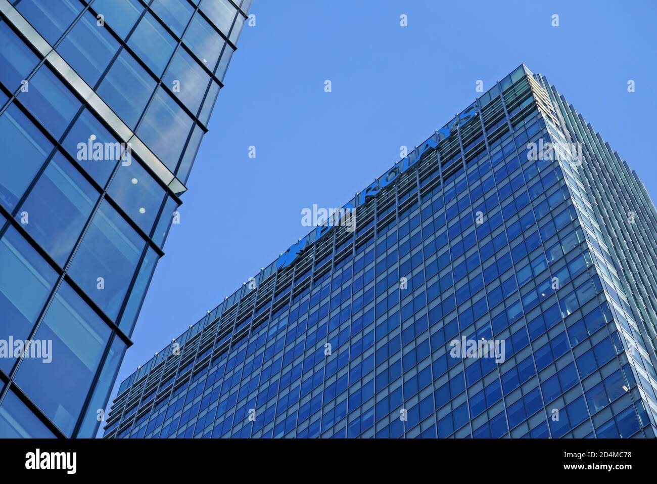 Londres, Royaume-Uni - 03 février 2019 : logo Blue Barclays en haut de leur siège mondial à Canary Wharf. Il s'agit de la multinationale britannique inv Banque D'Images