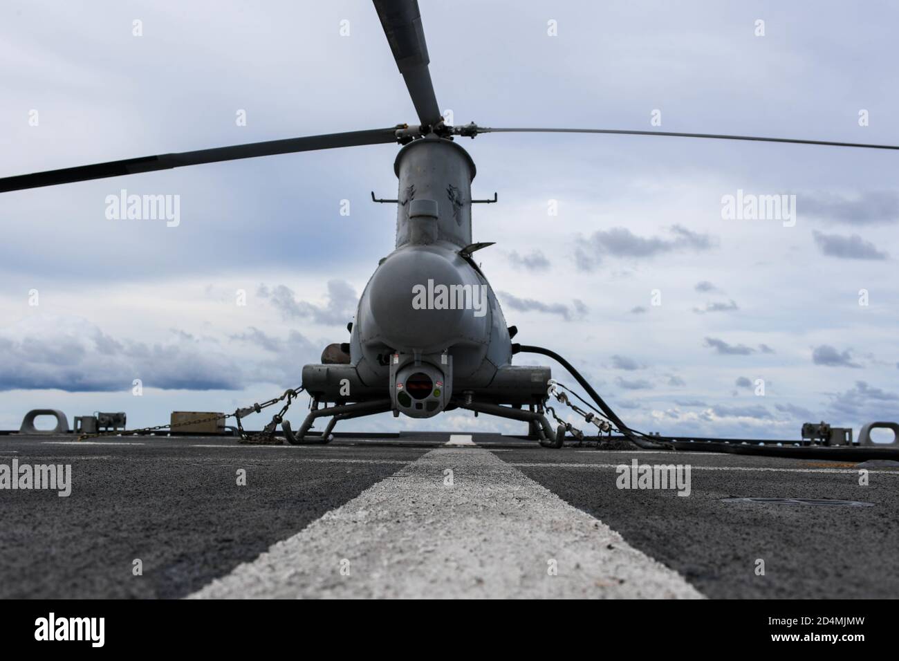 201008-N-YD864-2032 MER DES CARAÏBES (OCT 8, 2020) - un MQ-8B « scout de feu » affecté au Escadron d'hélicoptères 22 repose sur le pont de vol du navire de combat littoral Freedom-variant USS Sioux City (LCS 11), le 8 octobre 2020. Sioux City est déployée dans la zone d'opérations de la 4e flotte des États-Unis pour appuyer la mission de la Force opérationnelle interagences conjointe Sud, qui comprend la lutte contre le trafic illicite de drogues dans les Caraïbes et le Pacifique oriental. (É.-U. Photo de la marine par le Matelot de 1re classe Juel Foster/publié) Banque D'Images