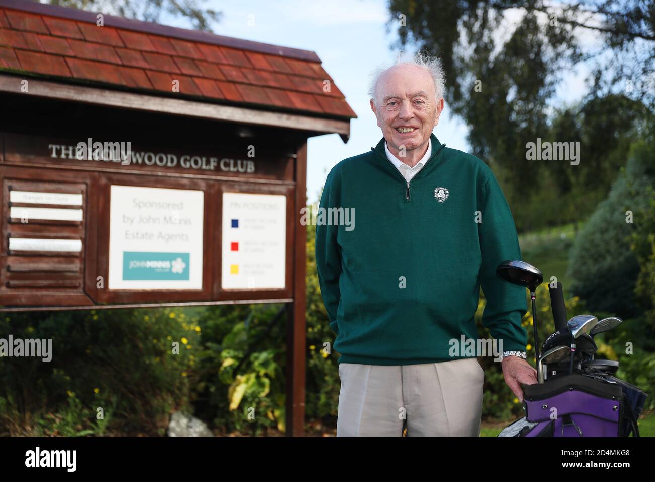 Eddie Harper, ancien Conventeur junior au Hollywood Golf Club, Co. Down, qui a reçu la Médaille de l'Empire britannique (BEM) pour ses services au Junior Golf en Irlande du Nord dans la liste des honneurs d'anniversaire de la Reine, sur la première boîte à tee du club. Banque D'Images