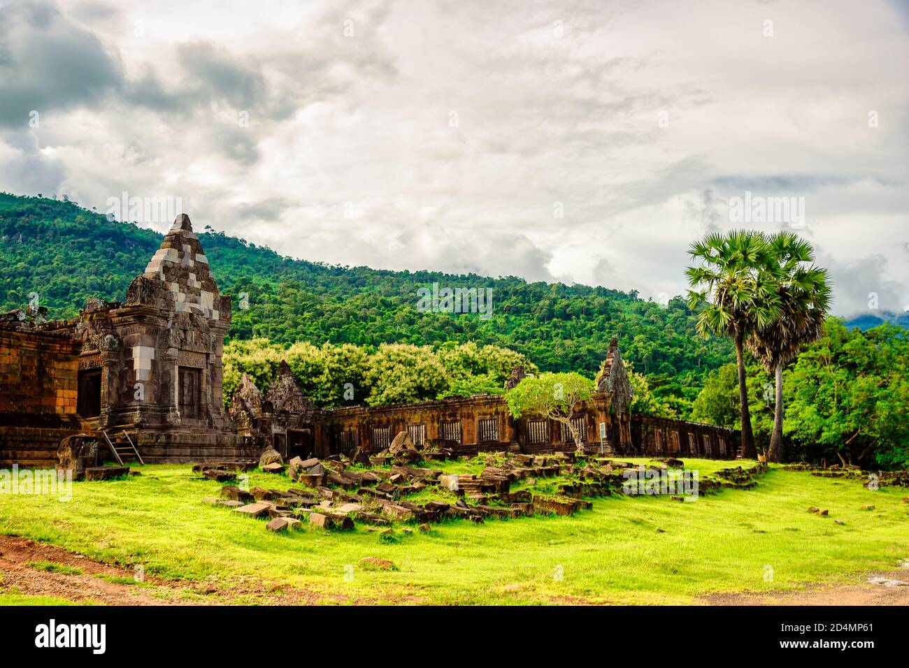 Vat Phou ou Wat Phu est le site classé au patrimoine mondial de l'UNESCO dans la province de Champasak, dans le sud du Laos. Temple hindou Wat Phou situé dans la province de Champasak, au sud Banque D'Images
