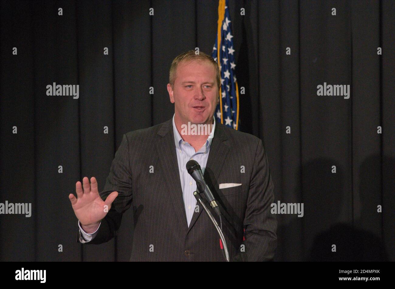 Le procureur général du Missouri, Eric Schmitt, prononce un discours lors d’un rassemblement républicain à St. Louis, Missouri Banque D'Images