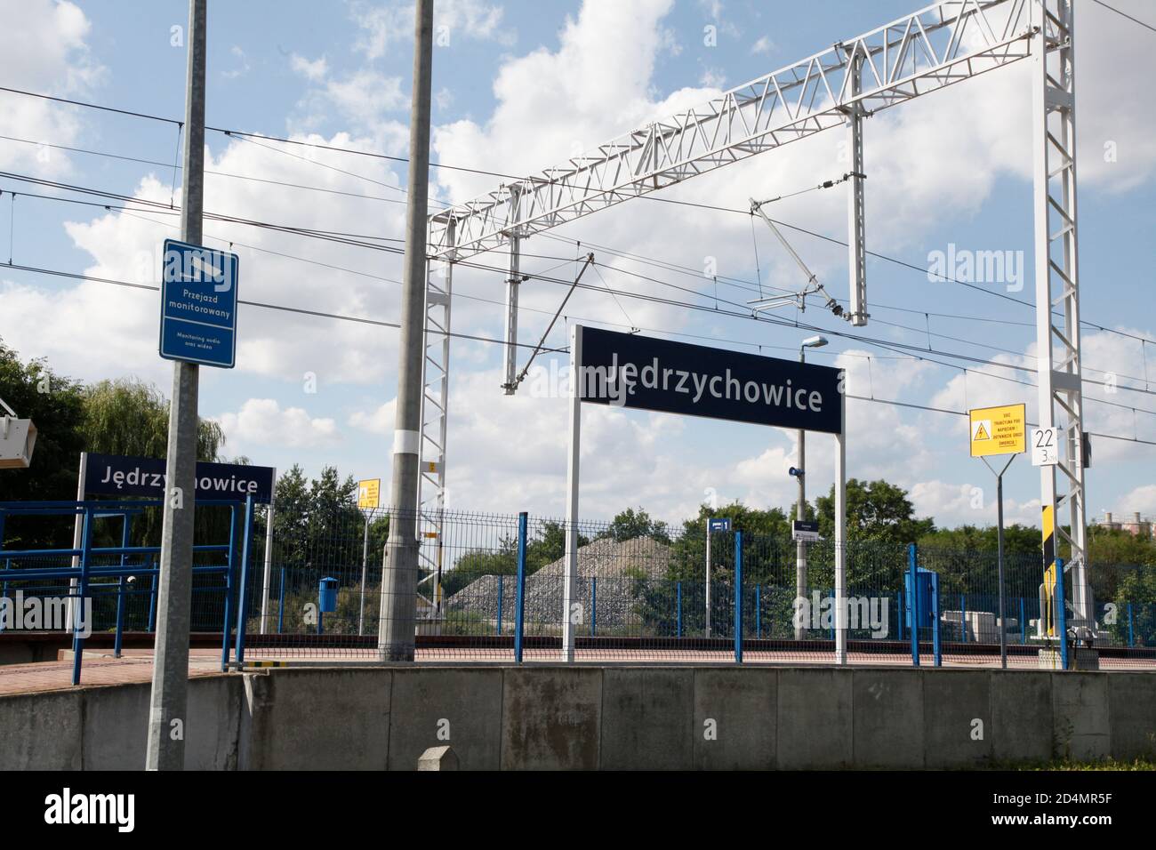 Bahnhof Jędrzychowice, deutsch Hennersdorf, BEI Görlitz , Zgorzelec, PKP  CARGO ST44-1217 Diesellok auf elektrifizierter Strecke Photo Stock - Alamy