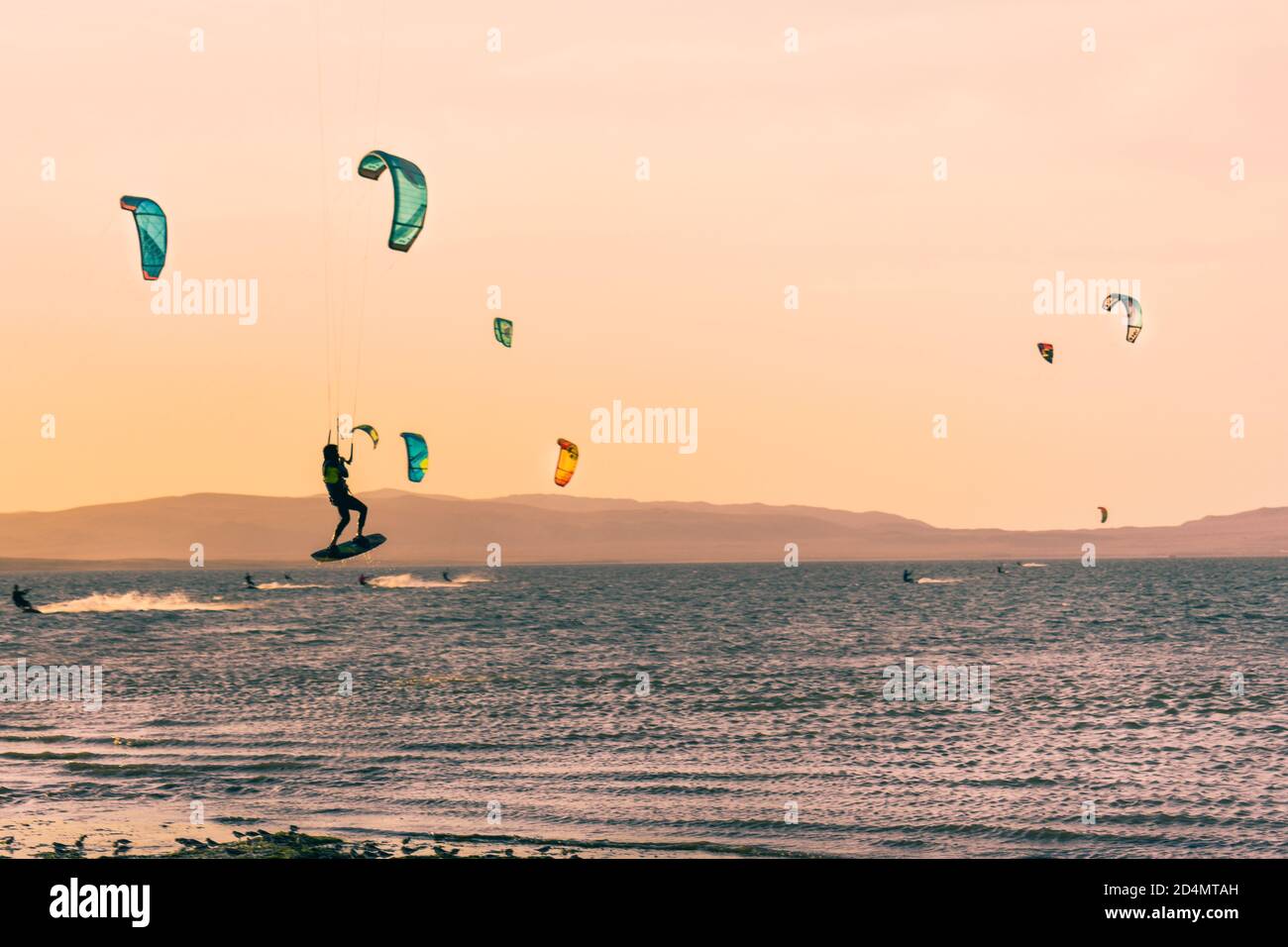 Kite surf au coucher du soleil Banque D'Images