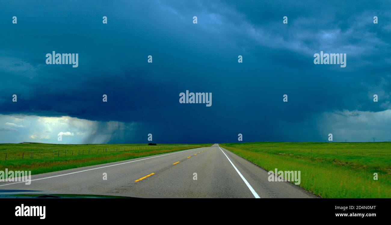 Alberta, Canada - tempête sur l'autoroute 36 jusqu'à Castor Banque D'Images