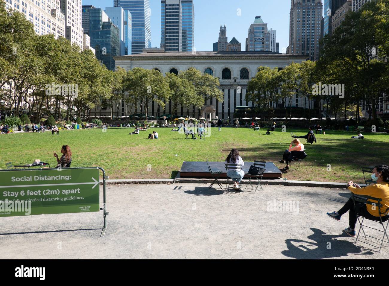 Après-midi à Bryant Park, New York Banque D'Images