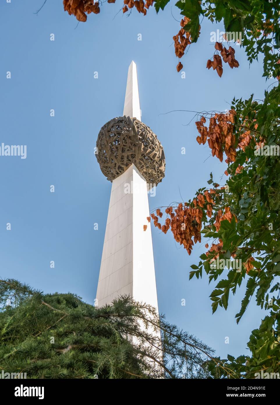Bucarest/Roumanie - 09.27.2020 : monument commémoratif de la renaissance qui honore les victimes de la Révolution roumaine de 1989 Banque D'Images