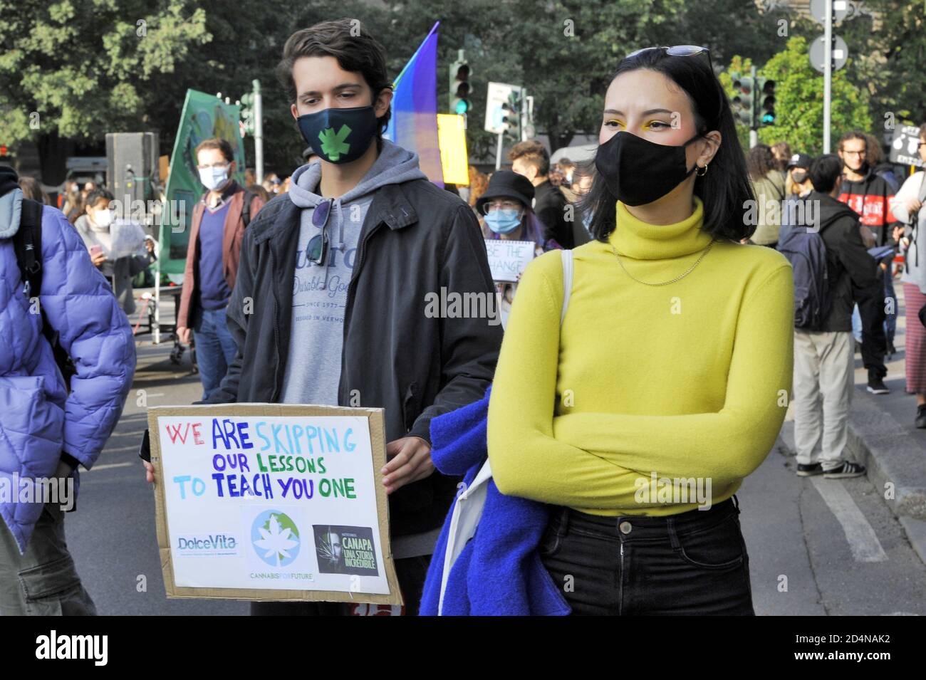 Milan (Italie), octobre 2020, les jeunes de vendredi pour l'avenir, après l'interruption due à l'épidémie de Covid 19, retournent dans les rues pour protester contre le changement climatique, en essayant de respecter les mesures de sécurité heuristiques. Banque D'Images