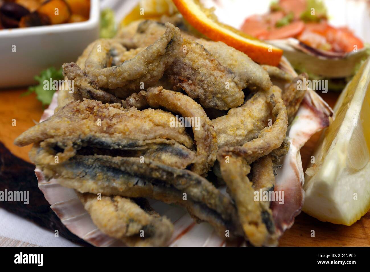 Cuisine italienne - plats de poisson : anchois frits Banque D'Images