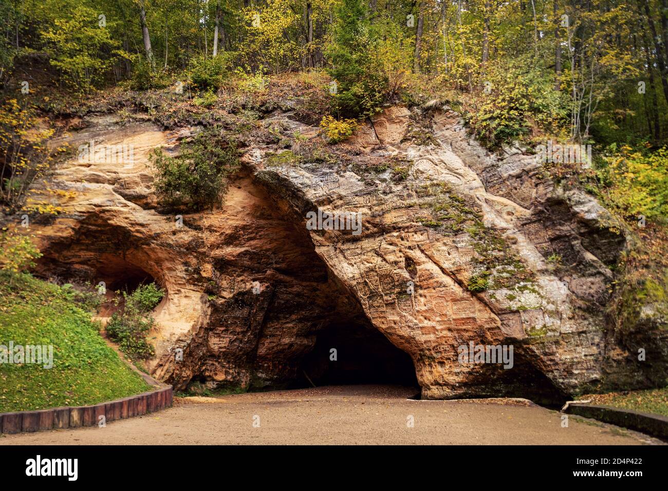 Grotte de Gutmans en automne, Turaida Lettonie Banque D'Images