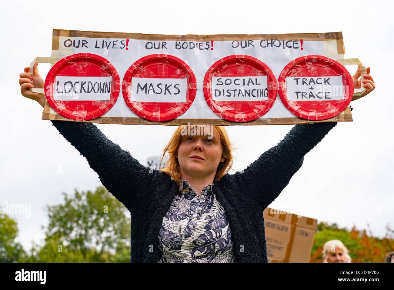 Édimbourg, Écosse, Royaume-Uni. 10 octobre 2020. Manifestation anti-verrouillage et anti-vaccination contre le masque facial par des théoriciens de la conspiration au Parlement écossais à Holyrood à Édimbourg aujourd'hui. Iain Masterton/Alay Live News Banque D'Images
