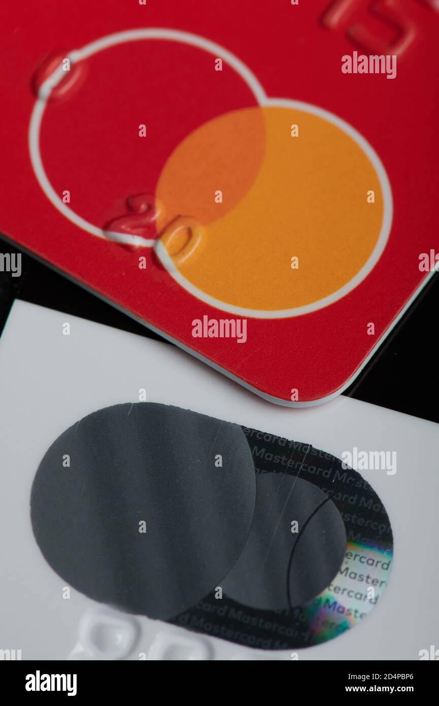 New york, USA - 9 octobre 2020: Hologramme sur carte de débit mastercard macro vue rapprochée Banque D'Images