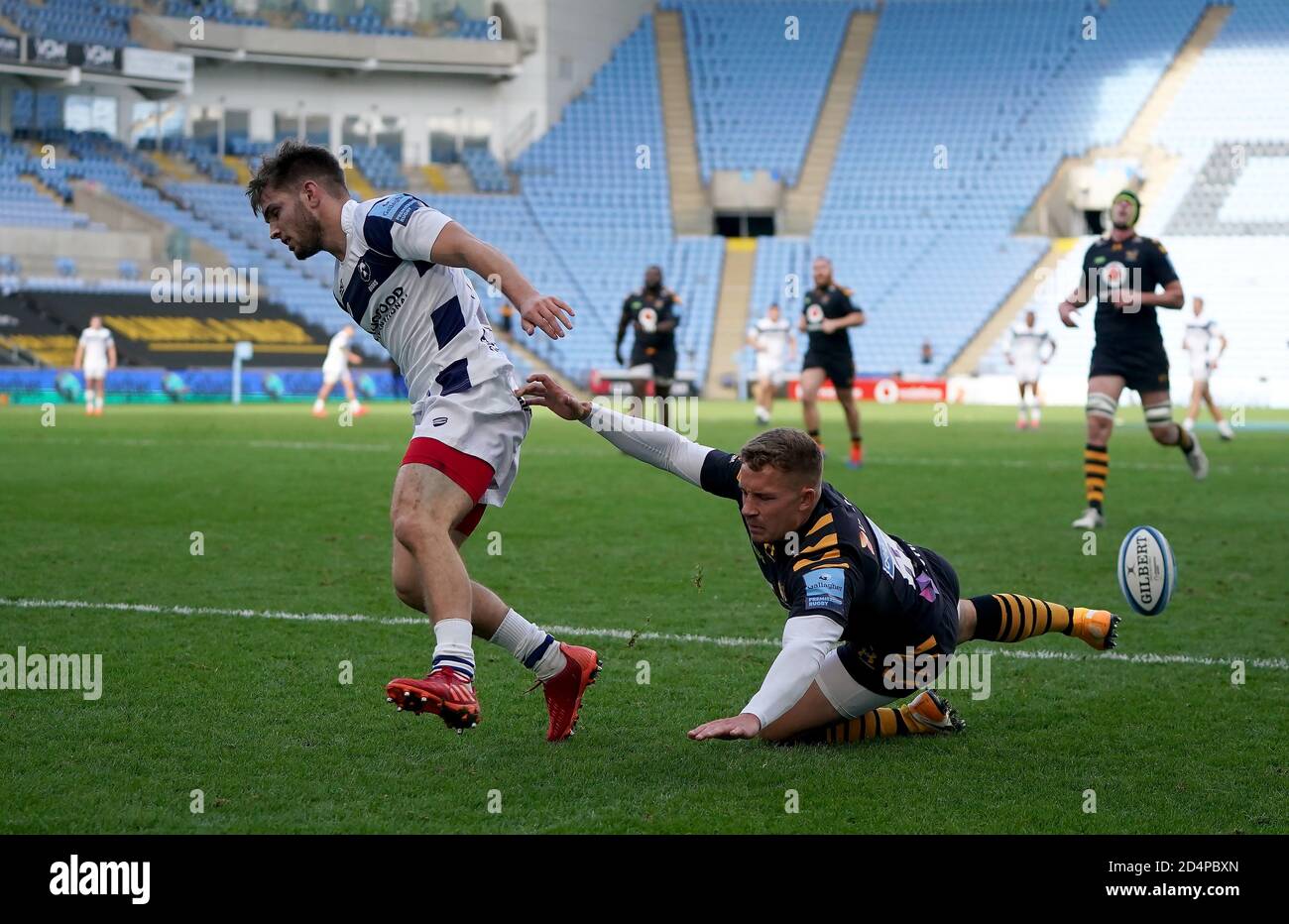Harry Randall (à gauche) de Bristol Bears marque la troisième tentative de son côté lors du match semi-final Gallagher Premiership à la Ricoh Arena, Coventry. Banque D'Images