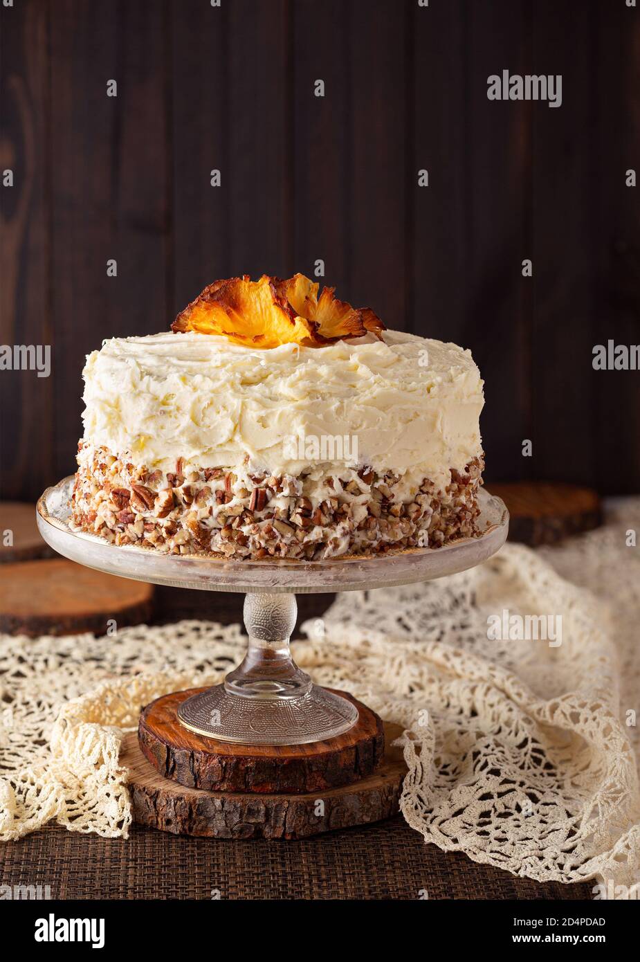 Gateau Fait Maison Aux Colibris Avec Fleurs D Ananas Sur Le Dessus Avec Copie Espace Photo Stock Alamy