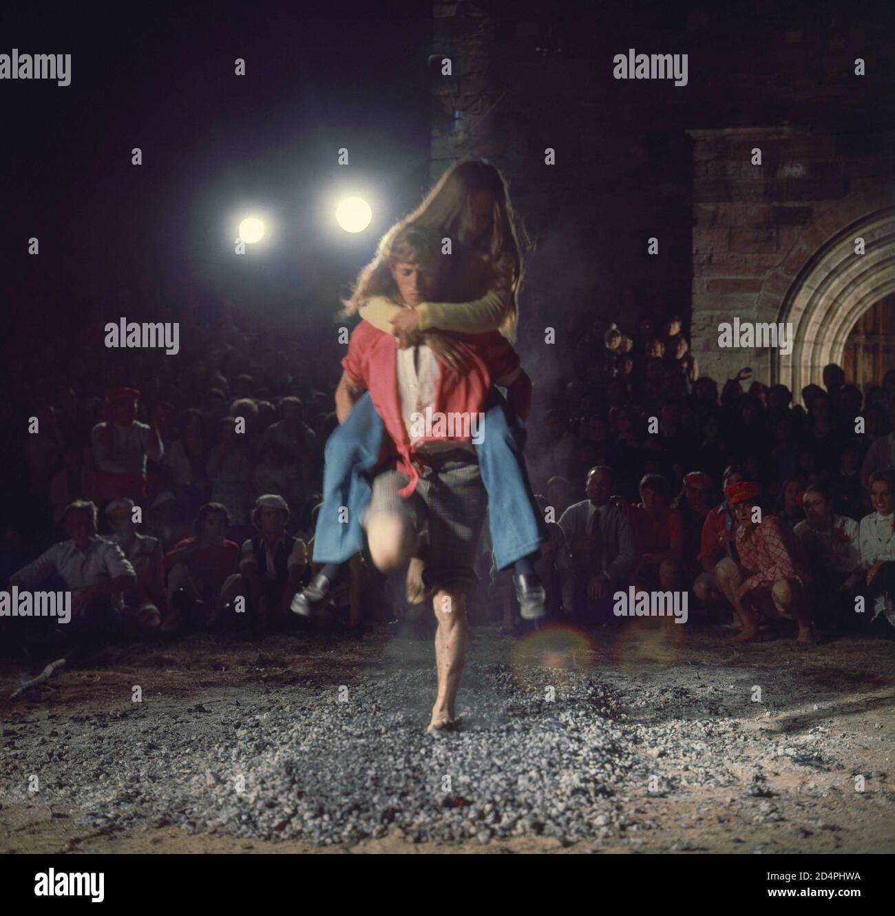 DIA DE S JUAN - HOGUERA. SITUATION: FIESTA DE LA MONDIGA. SAN PEDRO MANRIQUE. Soria. ESPAGNE. Banque D'Images