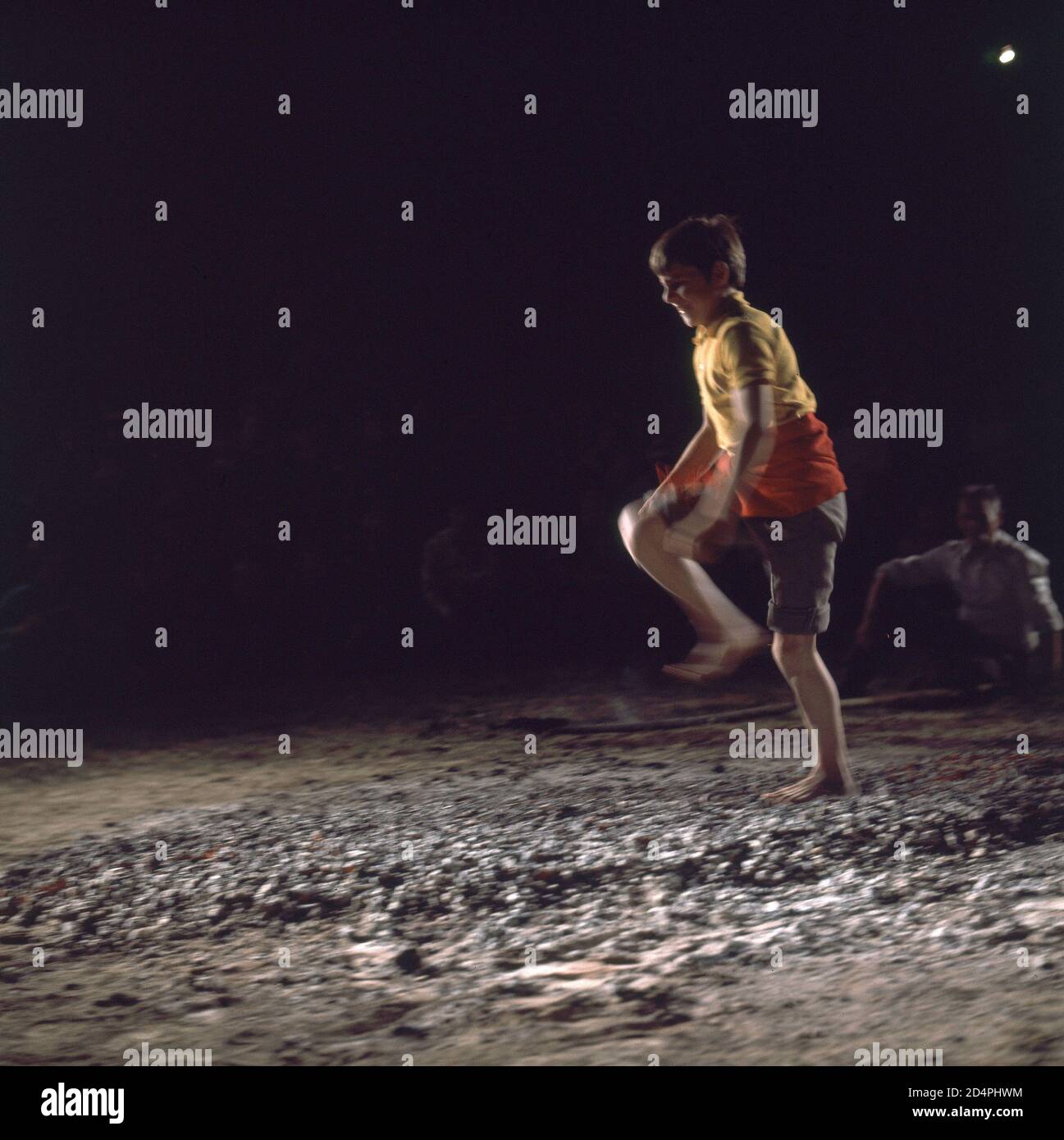 DIA DE SAN JUAN - HOGUERA. SITUATION: FIESTA DE LA MONDIGA. SAN PEDRO MANRIQUE. Soria. ESPAGNE. Banque D'Images