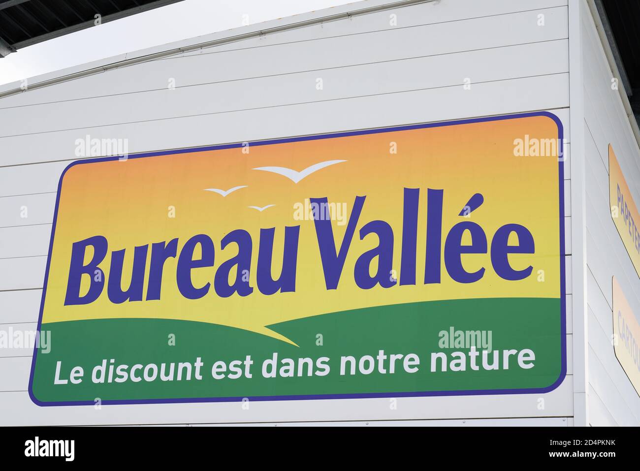 Bordeaux , Aquitaine / France - 10 01 2020 : Bureau Vallee signe texte et  logo avant du magasin vente au détail fournitures de bureau magasin  d'équipement Photo Stock - Alamy