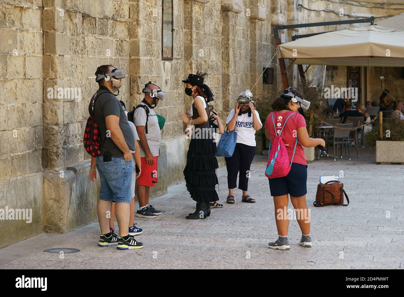 Matera visite virtuelle - expérience supérieure , touristes en réalité virtuelle casque ou lunettes 3d, Basilicate, Italie, Europe Banque D'Images