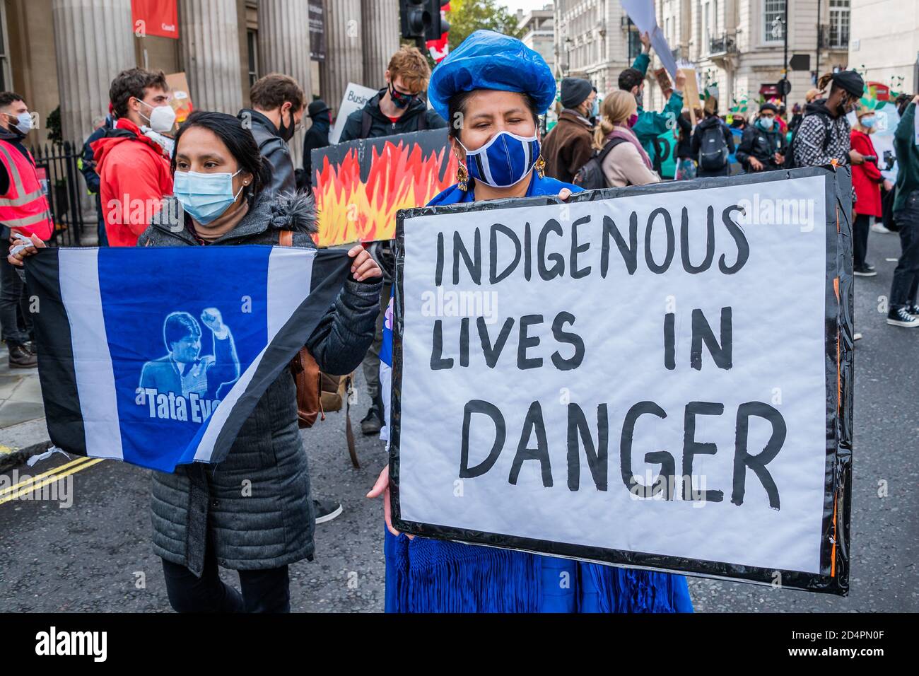 Londres, Royaume-Uni. 10 octobre 2020. Assez d'ecocide - extinction protestation de la rébellion contre la destruction de la forêt amazonienne à l'ambassade du Brésil. Cette journée s'inscrit dans le cadre d'une journée mondiale d'action pour Amazon. Crédit : Guy Bell/Alay Live News Banque D'Images