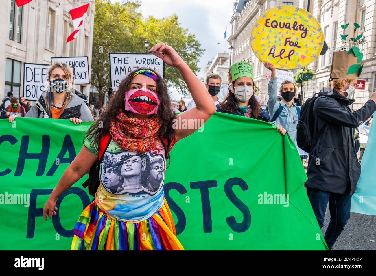 Londres, Royaume-Uni. 10 octobre 2020. Assez d'ecocide - extinction protestation de la rébellion contre la destruction de la forêt amazonienne à l'ambassade du Brésil. Cette journée s'inscrit dans le cadre d'une journée mondiale d'action pour Amazon. Crédit : Guy Bell/Alay Live News Banque D'Images