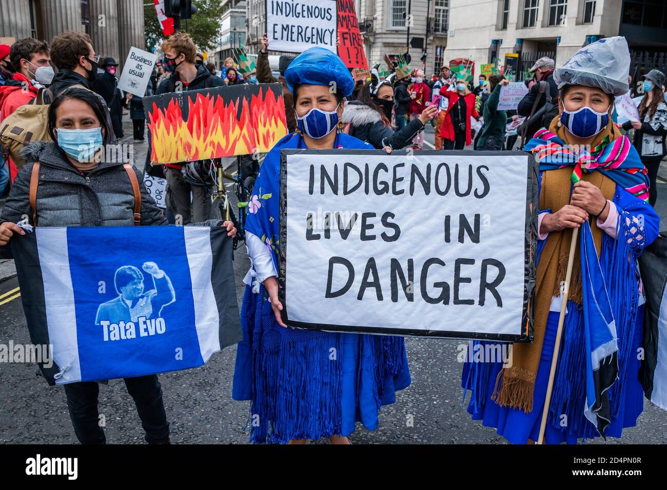 Londres, Royaume-Uni. 10 octobre 2020. Assez d'ecocide - extinction protestation de la rébellion contre la destruction de la forêt amazonienne à l'ambassade du Brésil. Cette journée s'inscrit dans le cadre d'une journée mondiale d'action pour Amazon. Crédit : Guy Bell/Alay Live News Banque D'Images