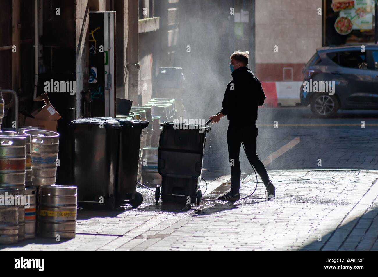 Glasgow, Écosse, Royaume-Uni. 10 octobre 2020. Le nettoyage commence le jour suivant l'entrée en vigueur des nouvelles restrictions du coronavirus qui ferment tous les restaurants et pubs de la ceinture centrale. Credit: SKULLY/Alay Live News Banque D'Images