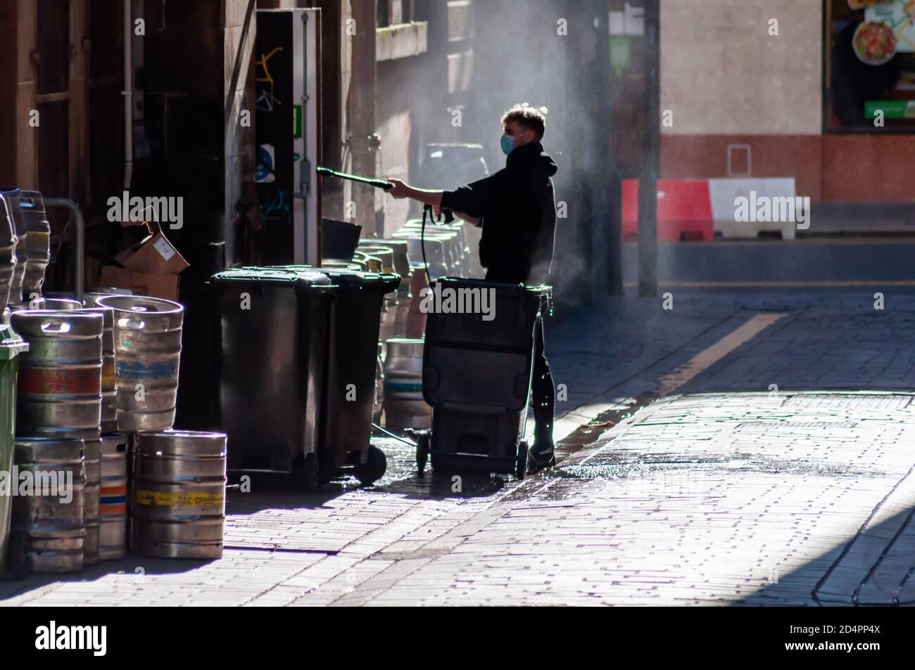 Glasgow, Écosse, Royaume-Uni. 10 octobre 2020. Le nettoyage commence le jour suivant l'entrée en vigueur des nouvelles restrictions du coronavirus qui ferment tous les restaurants et pubs de la ceinture centrale. Credit: SKULLY/Alay Live News Banque D'Images
