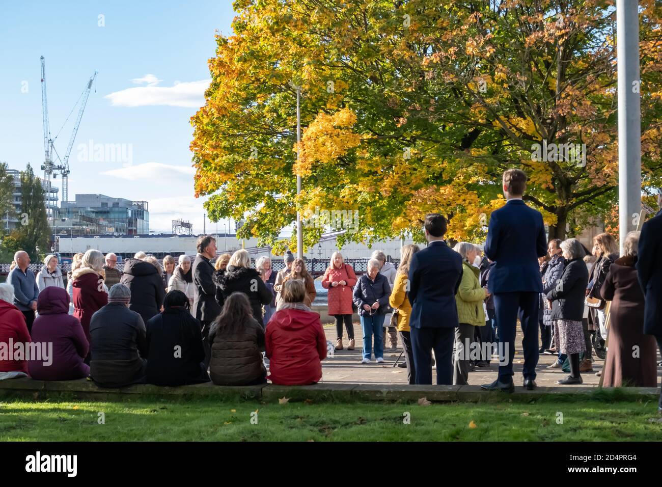 Glasgow, Écosse, Royaume-Uni. 10 octobre 2020. Les stations de la croix ont été dites lors d'un rassemblement religieux sur les rives de la rivière Clyde en face de la cathédrale métropolitaine catholique romaine de St Andrew. Credit: SKULLY/Alay Live News Banque D'Images