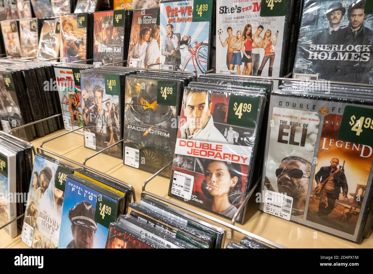 Barnes & Noble Booksellers DVD Display, New York, États-Unis Banque D'Images
