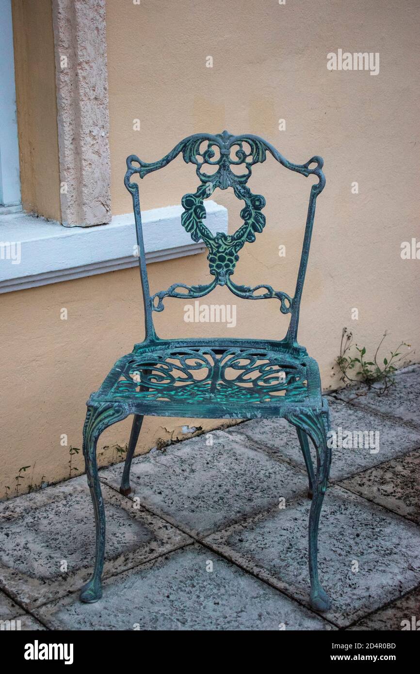 chaise ancienne avec de belles formes et couleurs Banque D'Images