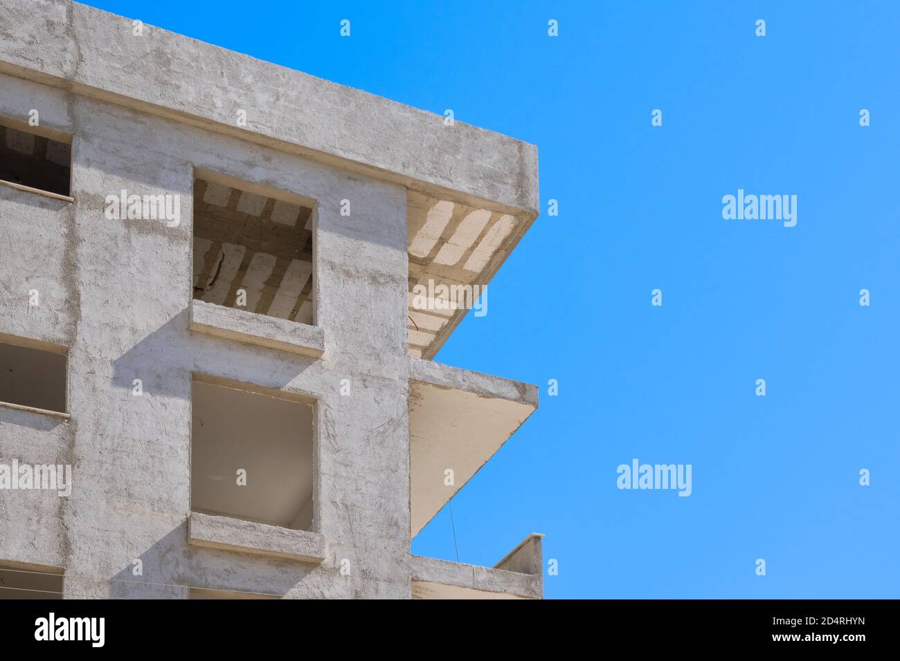 Immeuble résidentiel inachevé de plusieurs étages en construction Banque D'Images