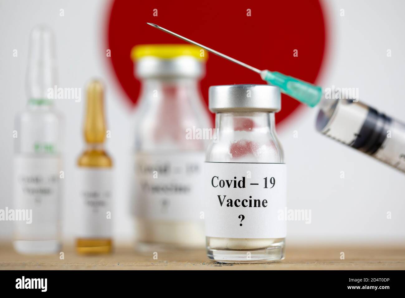 Japon drapeau et bouteille avec vaccin et seringue, coronavirus, Covid-19, concept de médecine, science et santé Banque D'Images
