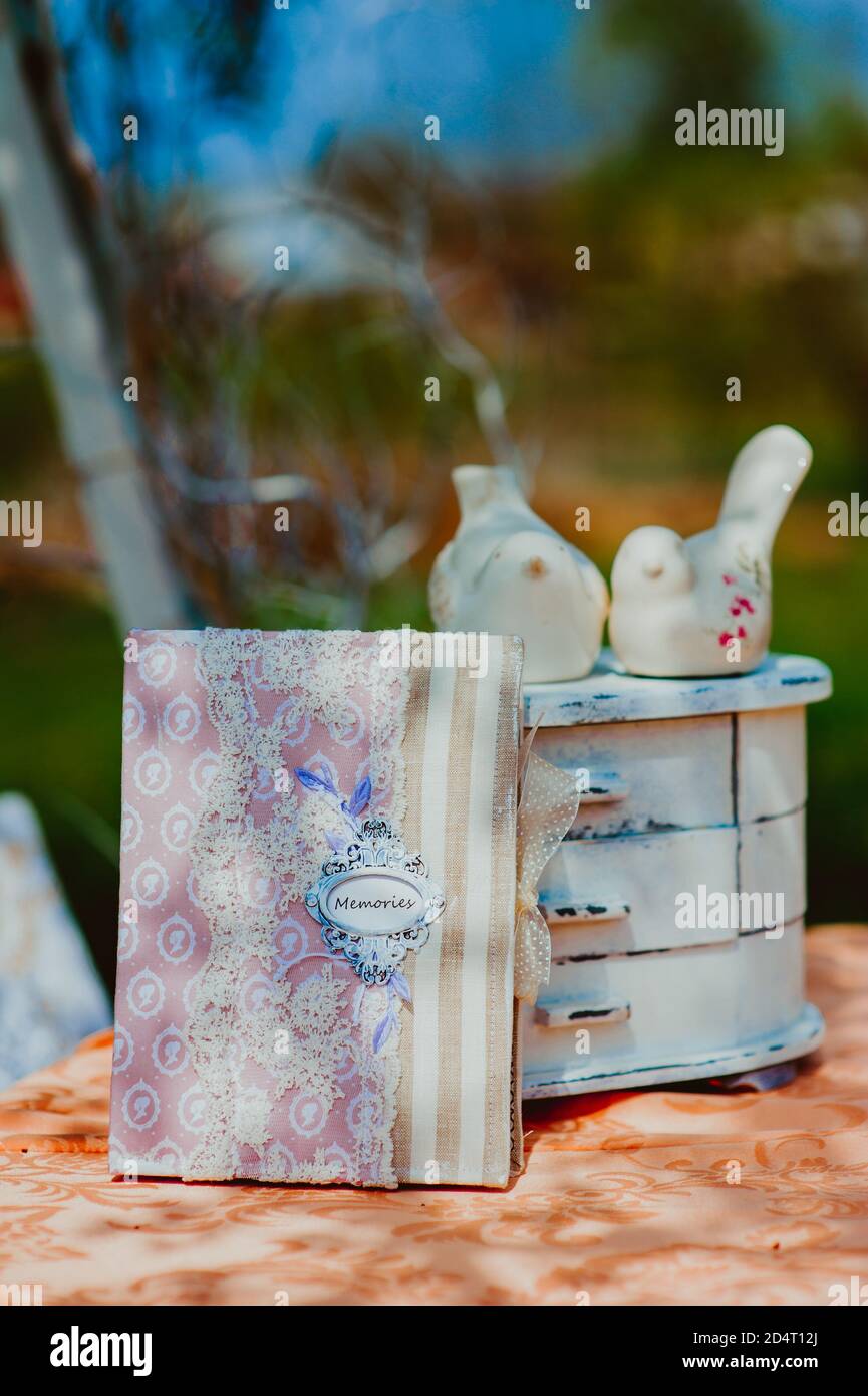 Album de scrapbooking personnalisé pour vos souvenirs. Style et éléments vintage. Banque D'Images